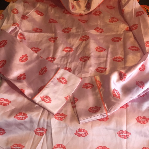 Victoria’s Secret Satin Pajama Top - Picture 4 of 4